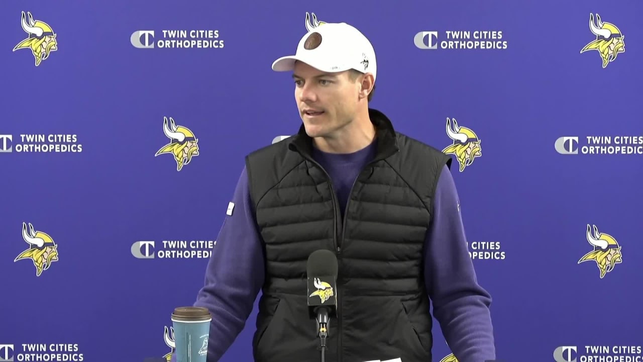 Vikings coach Kevin O'Connell reacts after loss to Tampa