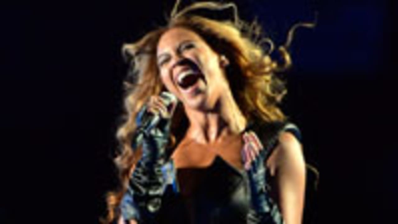 Destiny's Child performs during halftime of the Cowboys-Bears