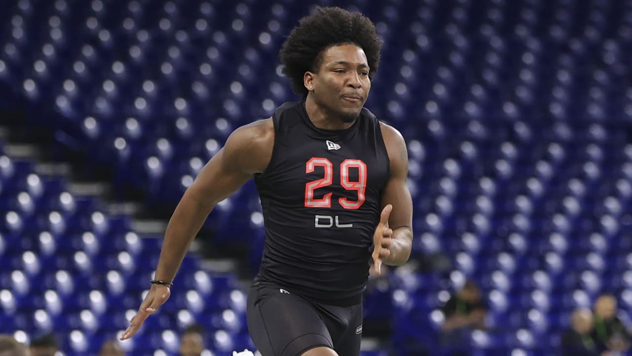 Defensive end Kingsley Enagbare runs official 4.87-second 40-yard dash at  2022 combine