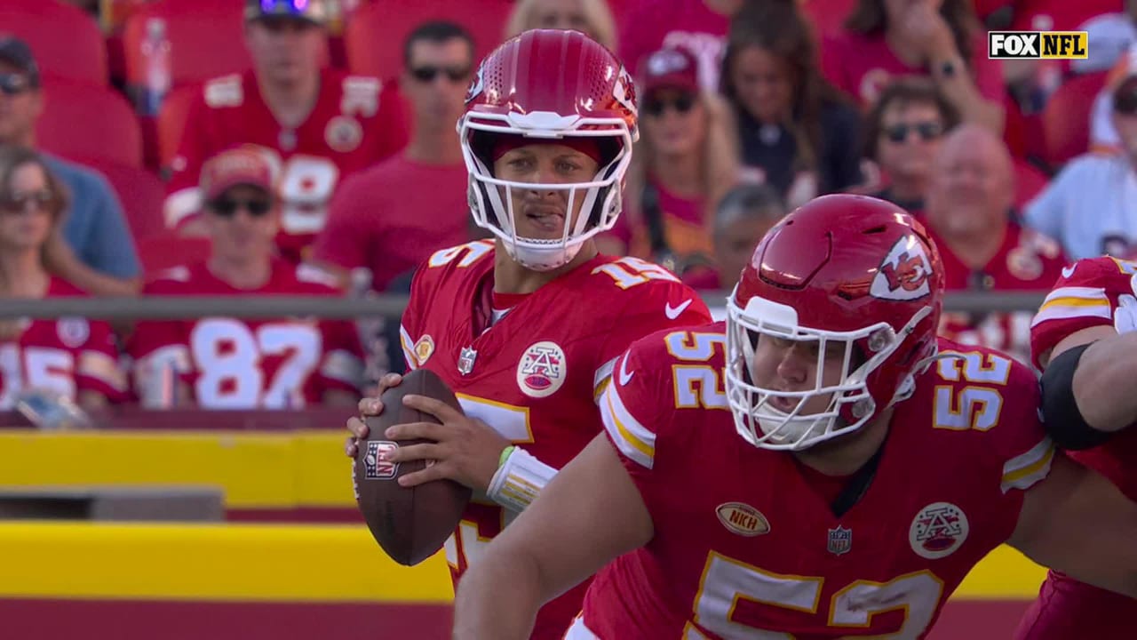 Kansas City Chiefs quarterback Patrick Mahomes finds wide receiver Marquez  Valdes-Scantling wide-open for 38-yard gain