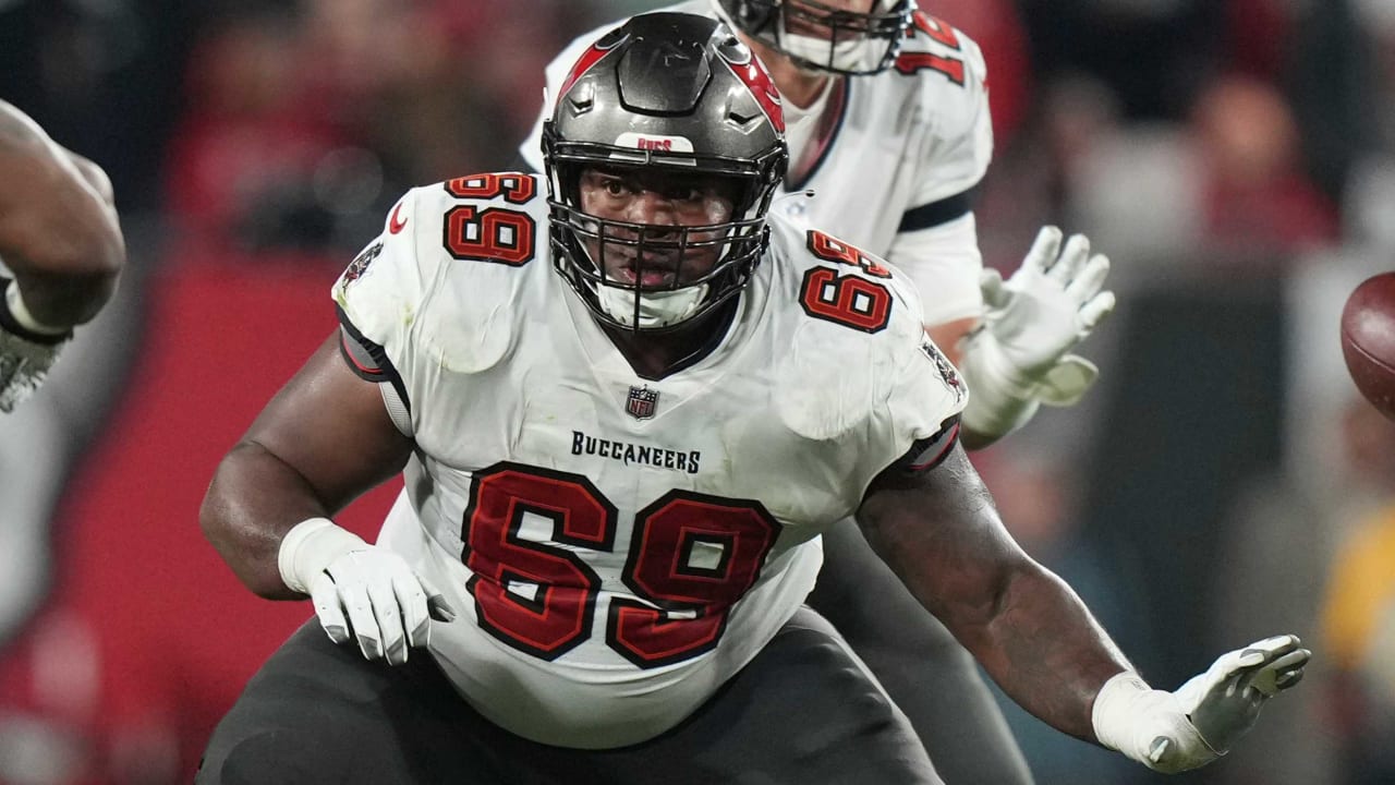 Buccaneers trading veteran guard Shaq Mason to Texans