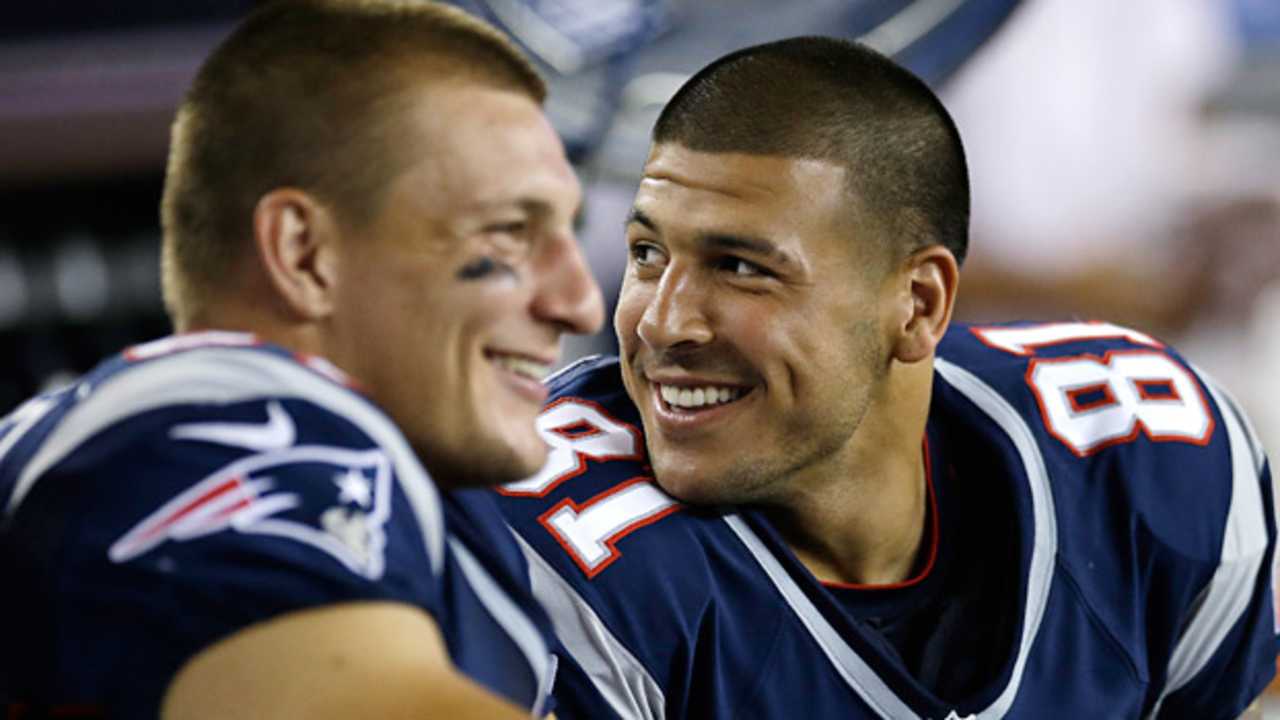 rob-gronkowski-aaron-hernandez-120827-wide.jpg