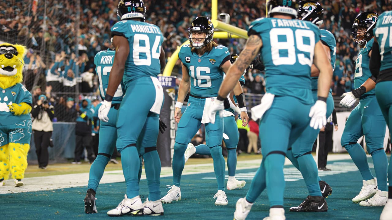 Jacksonville Jaguars quarterback Trevor Lawrence caps Jags' 96-yard drive  with QB-sneak TD run