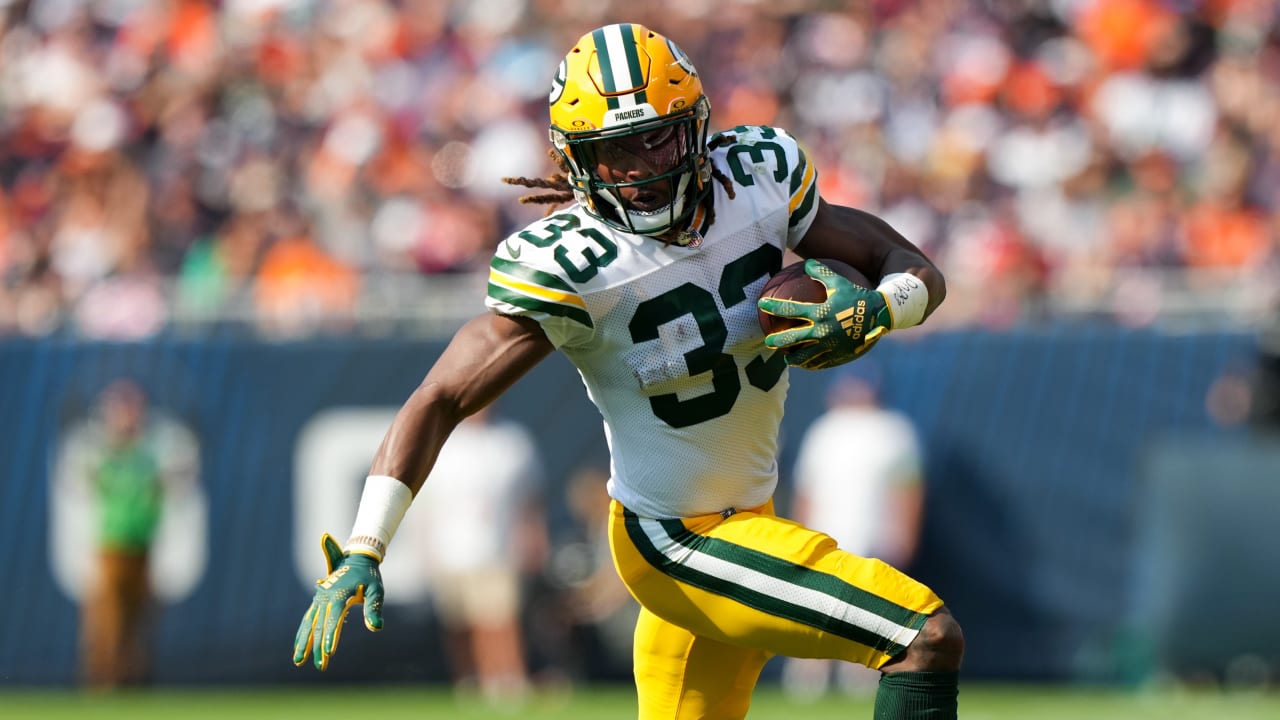 Green Bay Packers running back Aaron Jones gains 51 yards on nifty