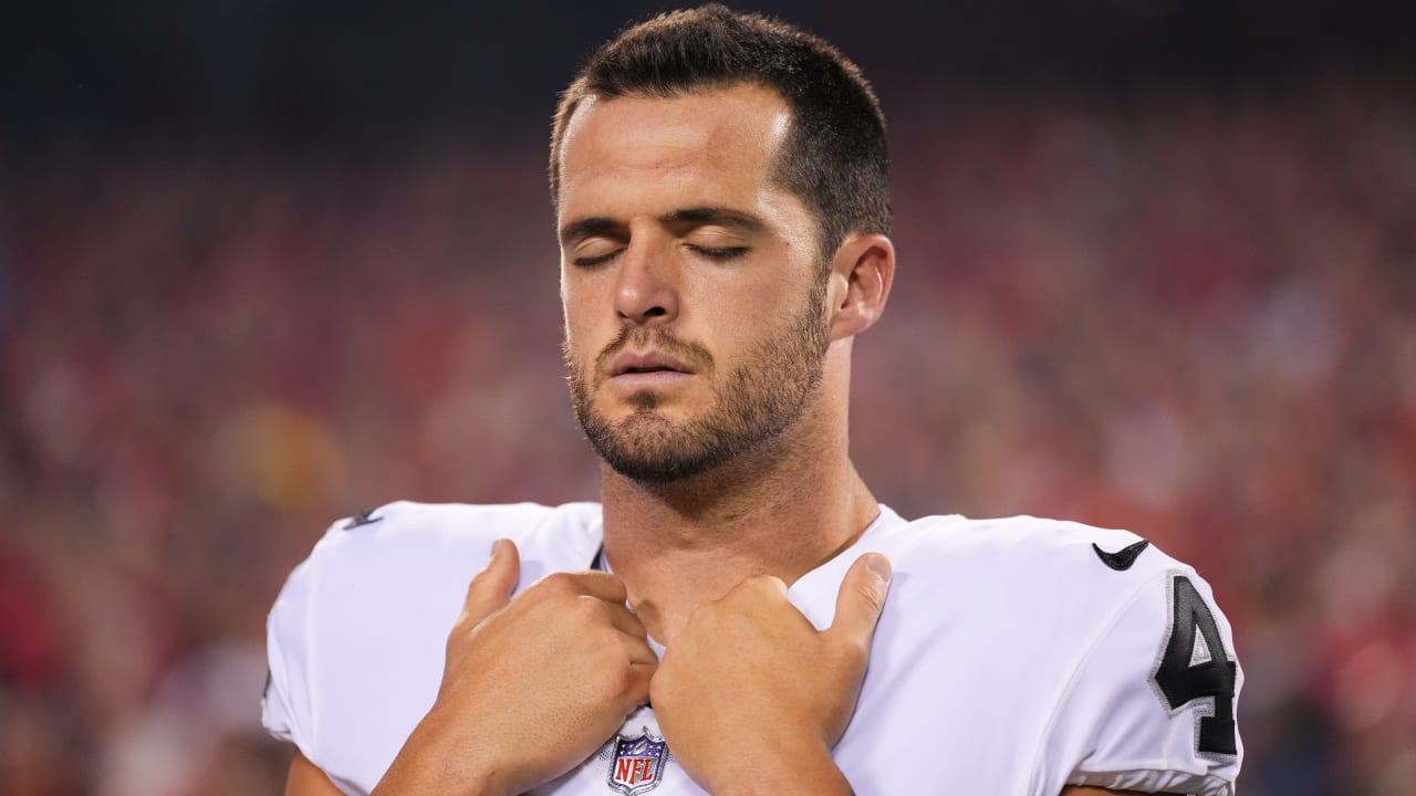 PFF believes Raiders could trade QB Derek Carr during 2023 offseason