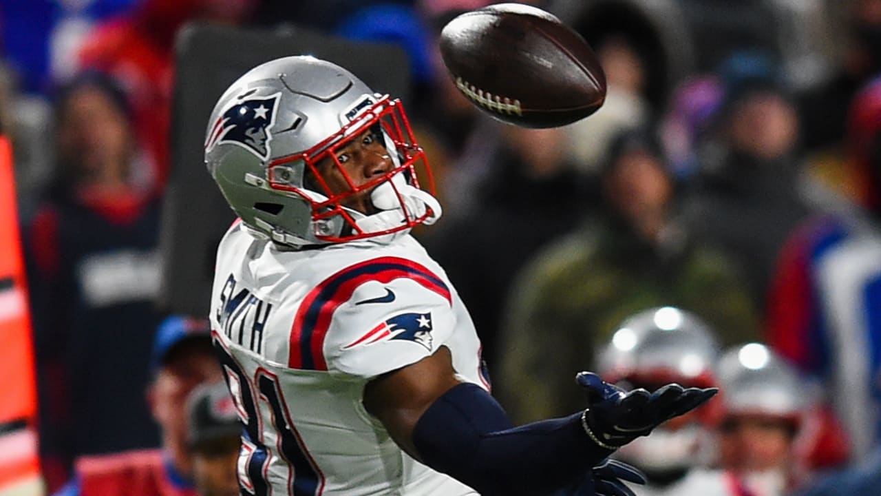 December 18, 2021: New England Patriots tight end Jonnu Smith (81) run with  the ball during NFL football game action between the New England Patriots  and the Indianapolis Colts at Lucas Oil