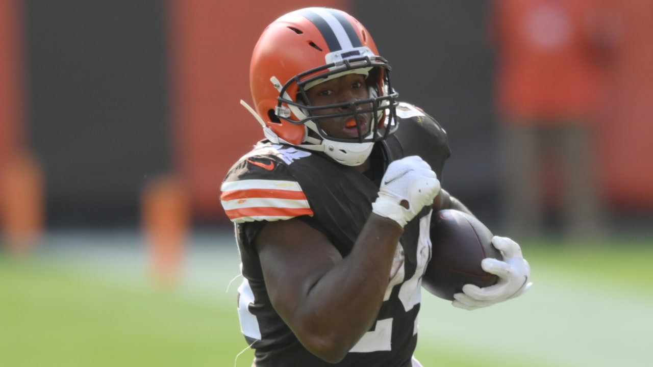 Browns RB Nick Chubb tests positive for COVID-19, could miss Patriots game