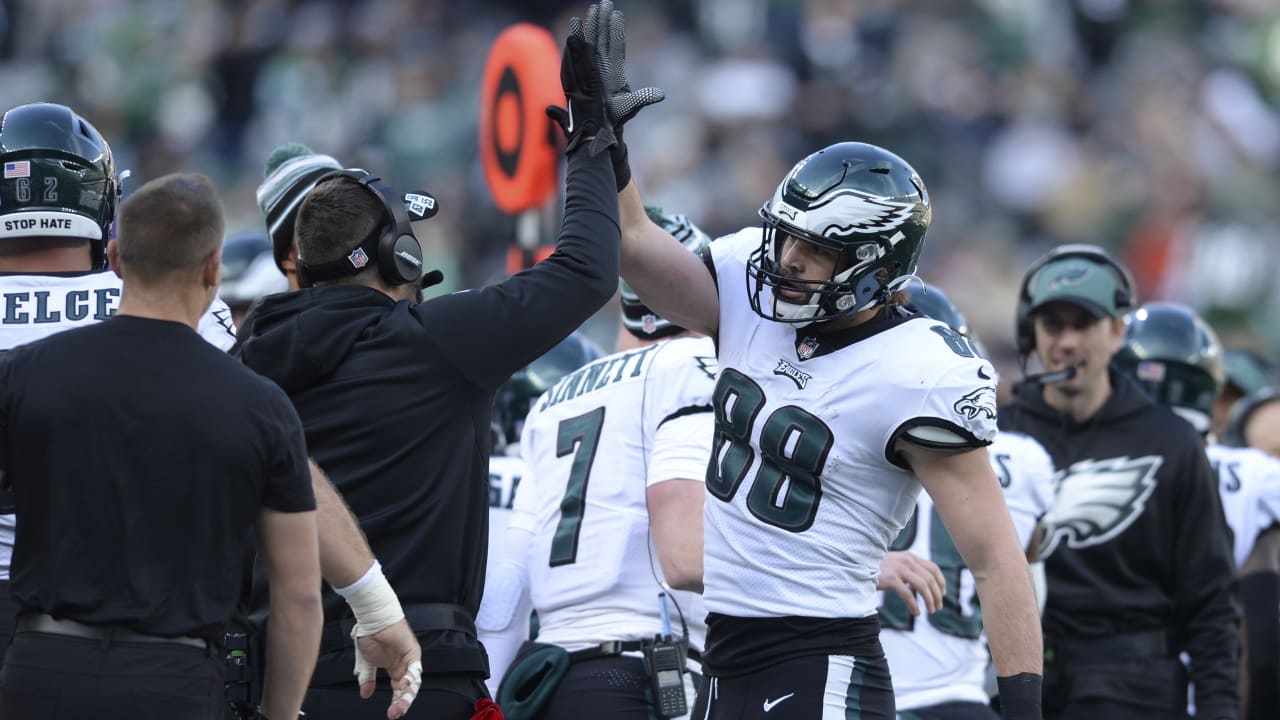 Philadelphia Eagles - QB Gardner Minshew was voted the Toyota USA Player of  the Week after completing 20 of his 25 passes for 242 yards and two TDs.  Check out his highlights