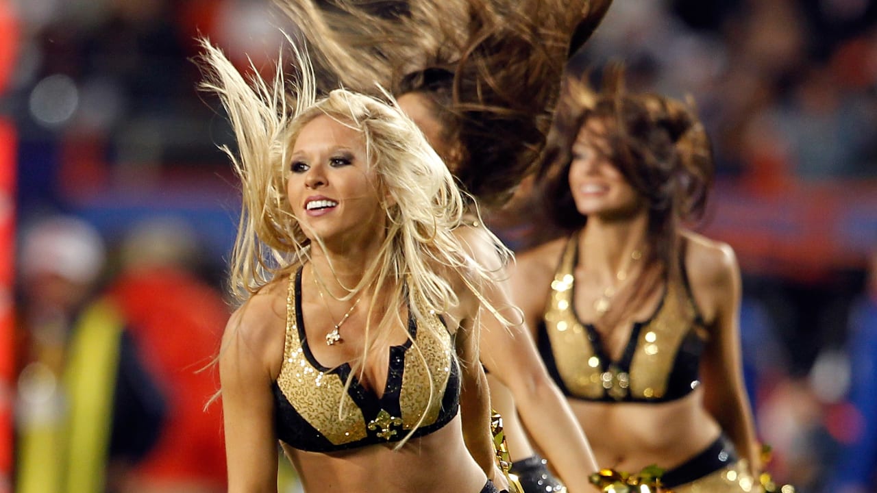 Carolina Panthers' Top Cats dance in their Santa outfits during the first  half of an NFL football game against the Arizona Cardinals in Charlotte,  N.C., Sunday, Dec.19, 2010. (AP Photo/Rick Havner Stock