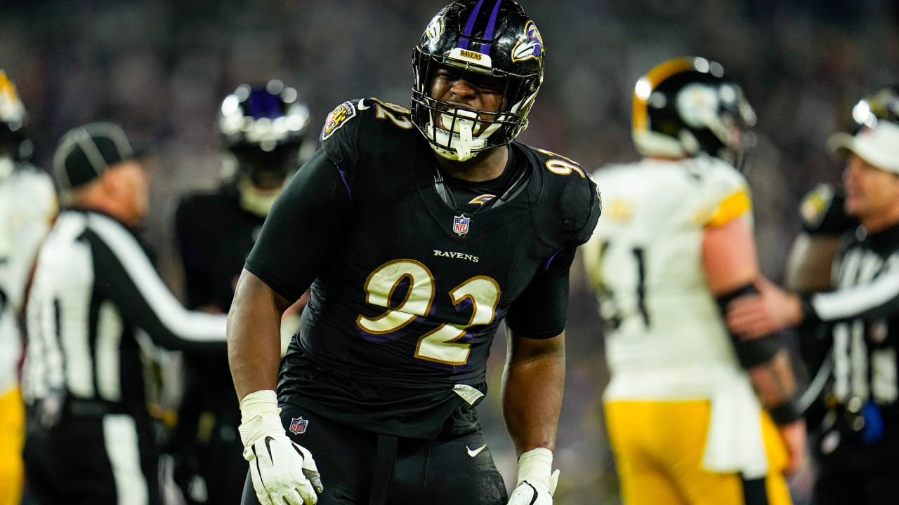 BALTIMORE, MD - AUGUST 27: Baltimore Ravens defensive tackle Justin  Madubuike (92) during the NFL preseason football game between the  Washington Commanders and Baltimore Ravens on August 27, 2022 at M&T Bank