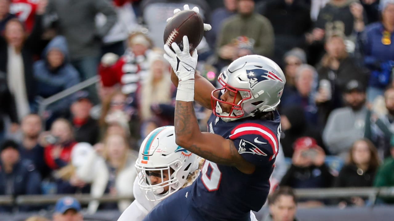 New England Patriots wide receiver Jakobi Myers' two-point-conversion catch  extends the Pats' lead to seven points in the fourth quarter