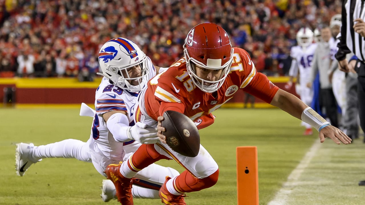 January 22, 2022: San Francisco 49ers middle linebacker Fred Warner (54)  celebrates after a great play during the NFL divisional playoff football  game between the San Francisco 49ers and the Green Bay