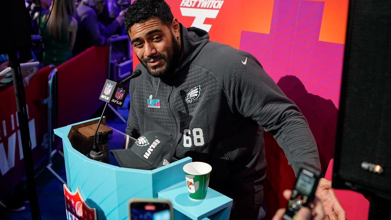 Philadelphia Eagles tackle Jordan Mailata reveals his phone wallpaper, and  it's Jason Kelce