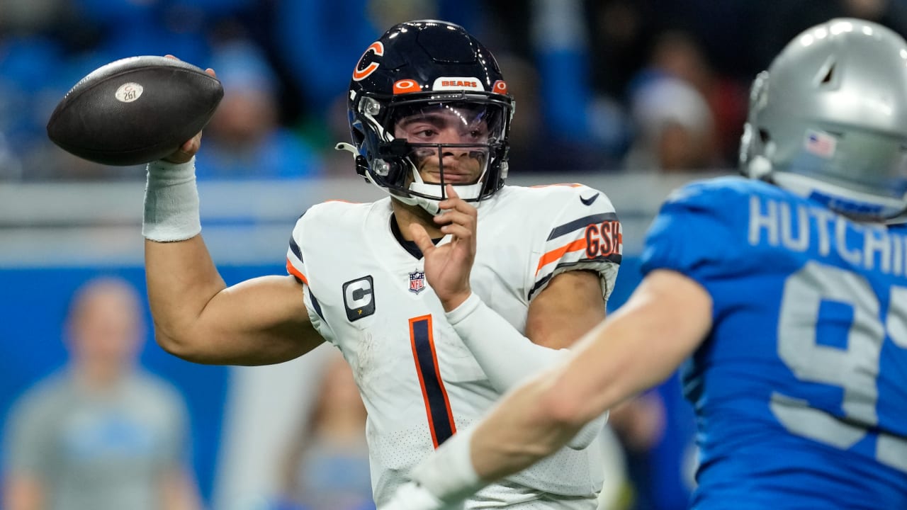 Chicago Bears Quarterback Justin Fields' Best Plays Vs. Lions | Week 17