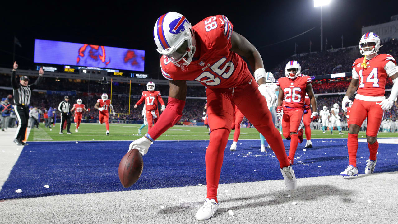 Big day for Bills' Quintin Morris: Apparent roster spot and his name  correctly spelled on locker