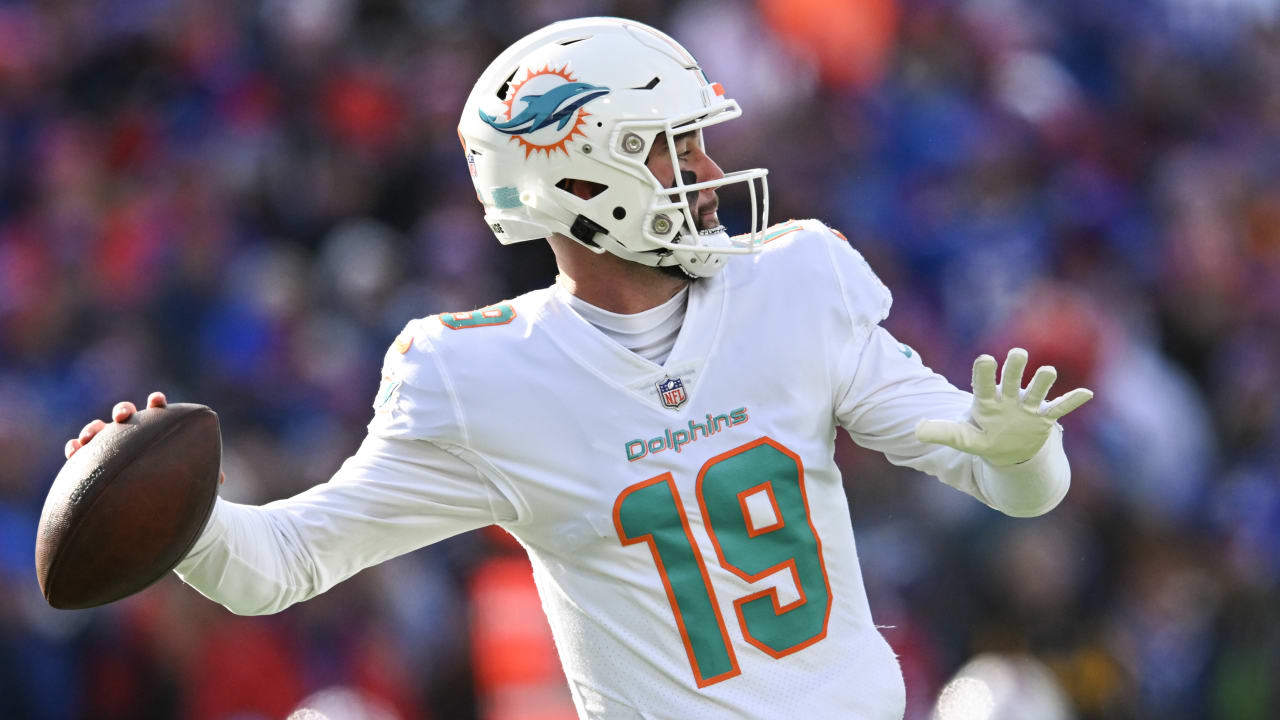 Miami Dolphins wide receiver Jaylen Waddle (17) kneels on the field before  the start of an NFL football game against the Atlanta Falcons, Sunday Oct  24, 2021, in Miami Gardens, Fla. (AP