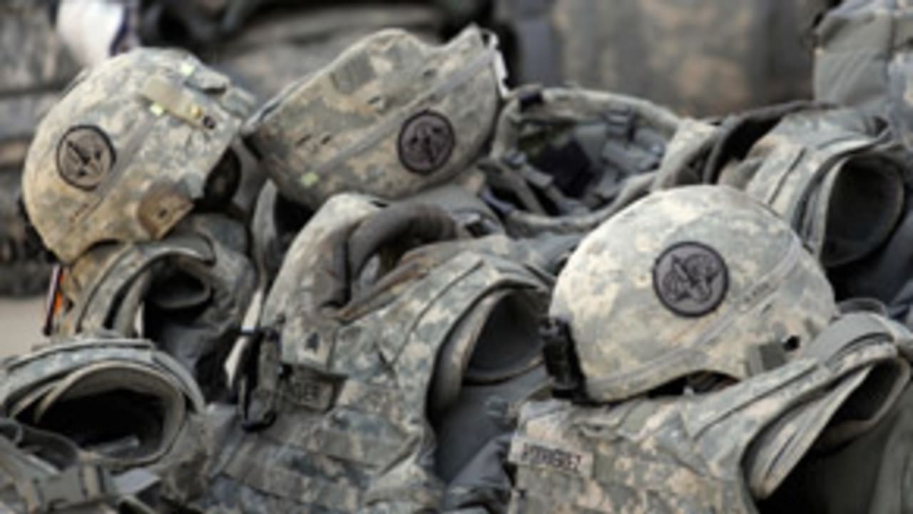 military-helmets-140120-evo.jpg