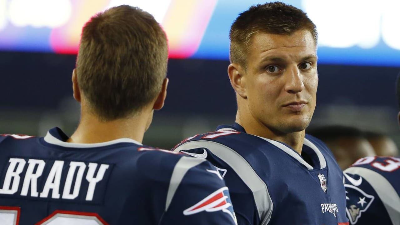 Tom Brady, Rob Gronkowski throw during private workout at UCLA