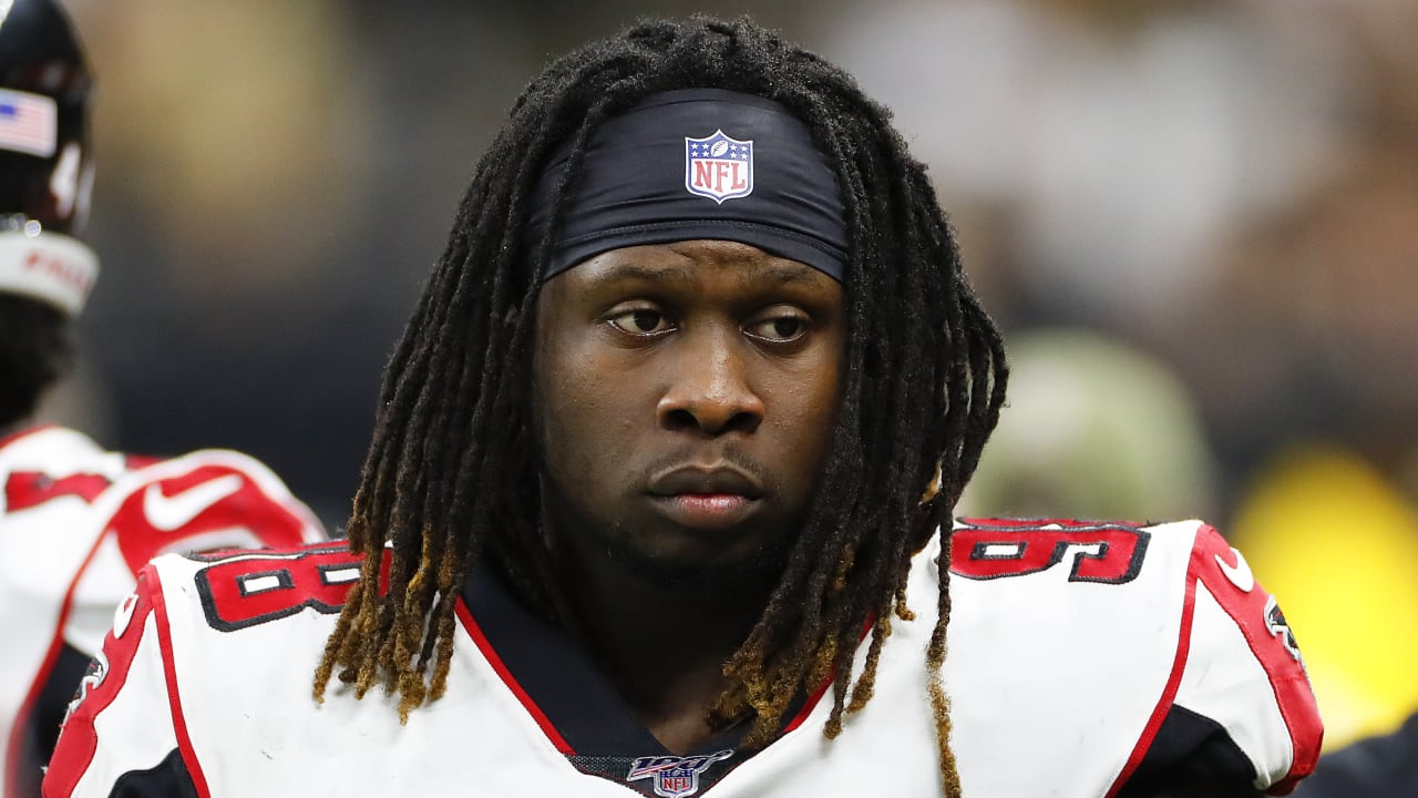 Atlanta Falcons decline fifth-year option on DE Takk McKinley 