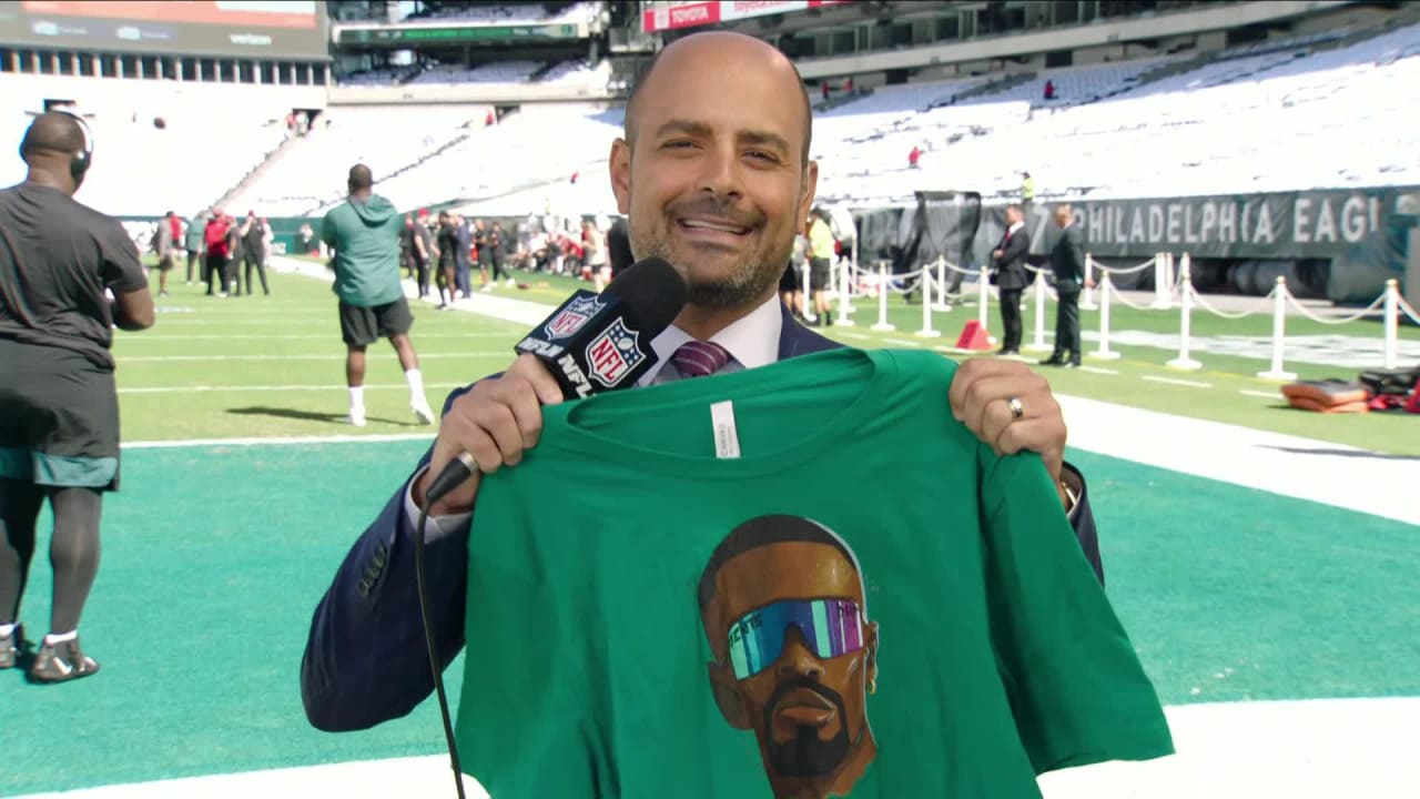 NFL Network's Mike Garafolo shows off Philadelphia Eagles head coach Nick  Sirianni's quarterback Jalen Hurts T-shirt