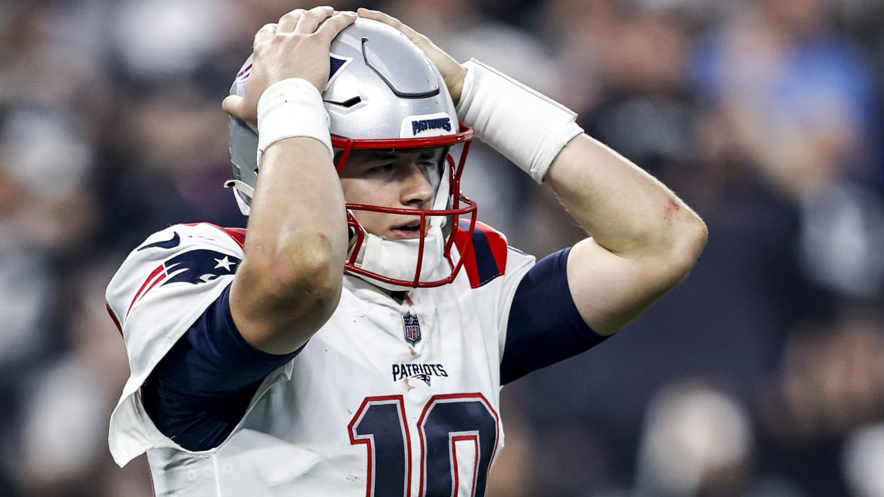 Tom Brady tosses four touchdowns as Pats feast on Lions