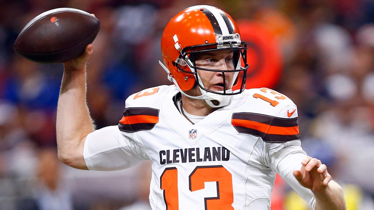 Josh McCown injures shoulder in Browns' loss to Rams