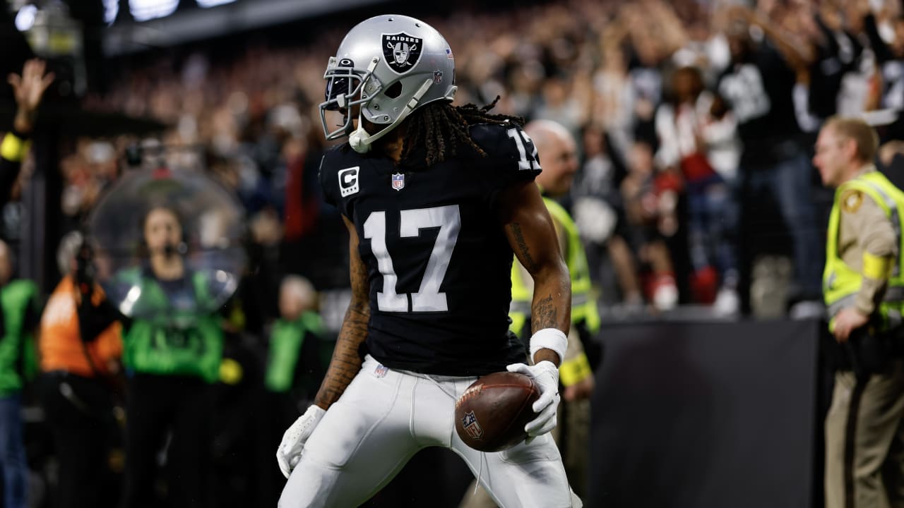 Can'tMiss Play Las Vegas Raiders wide receiver Davante Adams' 60yard