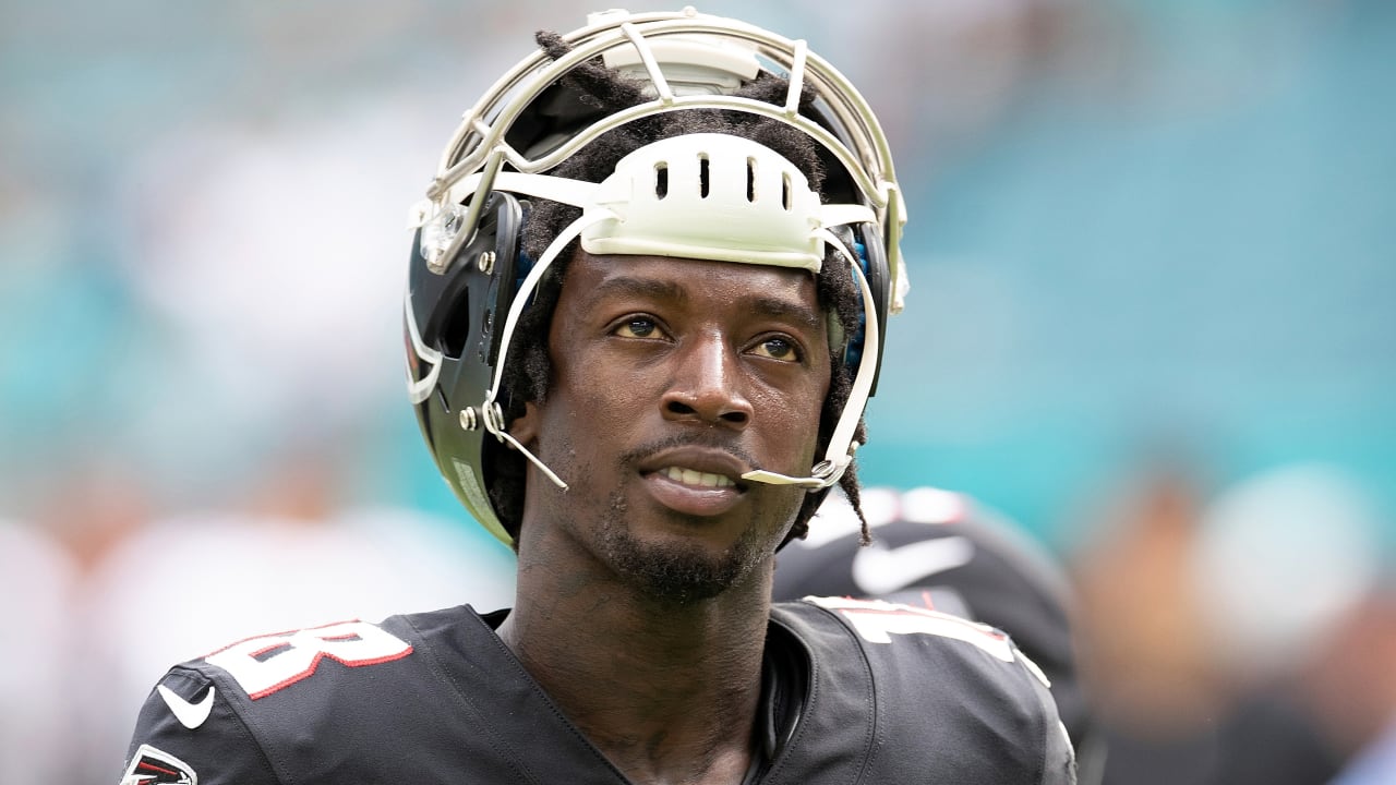 Falcons WR Calvin Ridley ha sido suspendido indefinidamente hasta al menos la temporada 2022 por apostar en partidos de la NFL