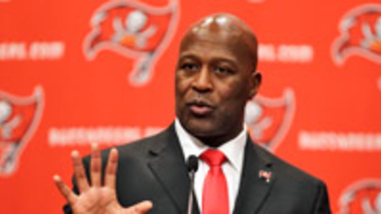 lovie-smith-140409-sl.jpg