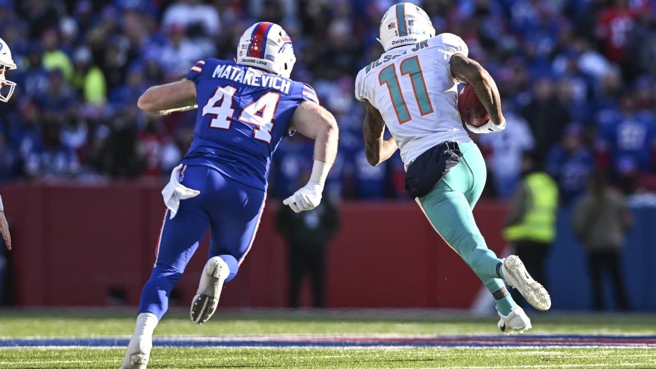 Miami Dolphins wide receiver Cedrick Wilson Jr. (11) runs during