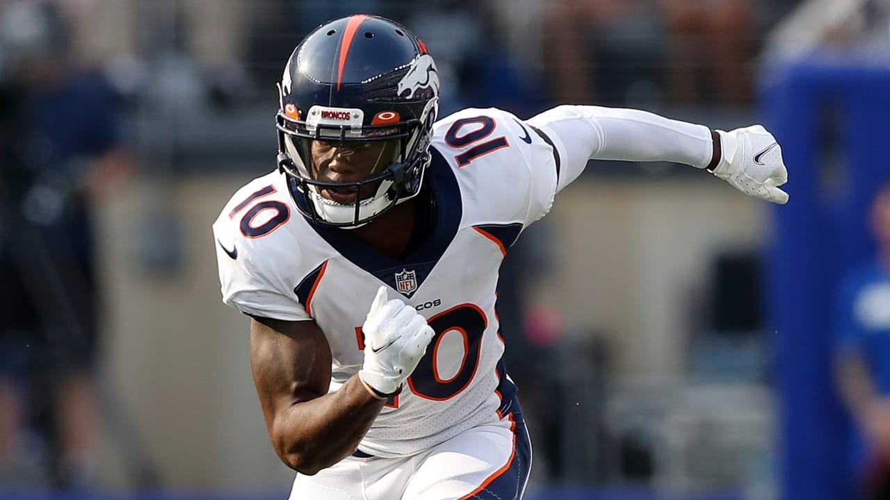 Running back Mike Anderson of the Denver Broncos gives a Mile High Salute  after scoring a touchdown against the Ne…