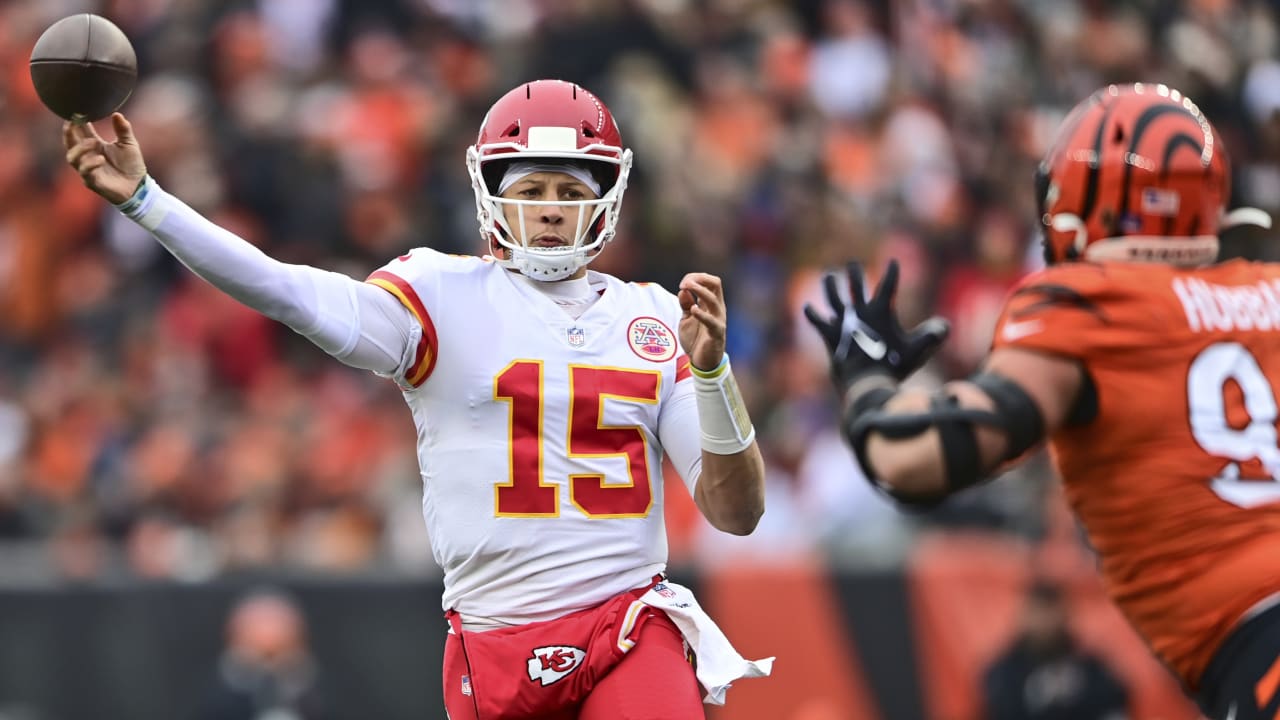 Kansas City Chiefs Quarterback Patrick Mahomes' Sensational Sidearm ...