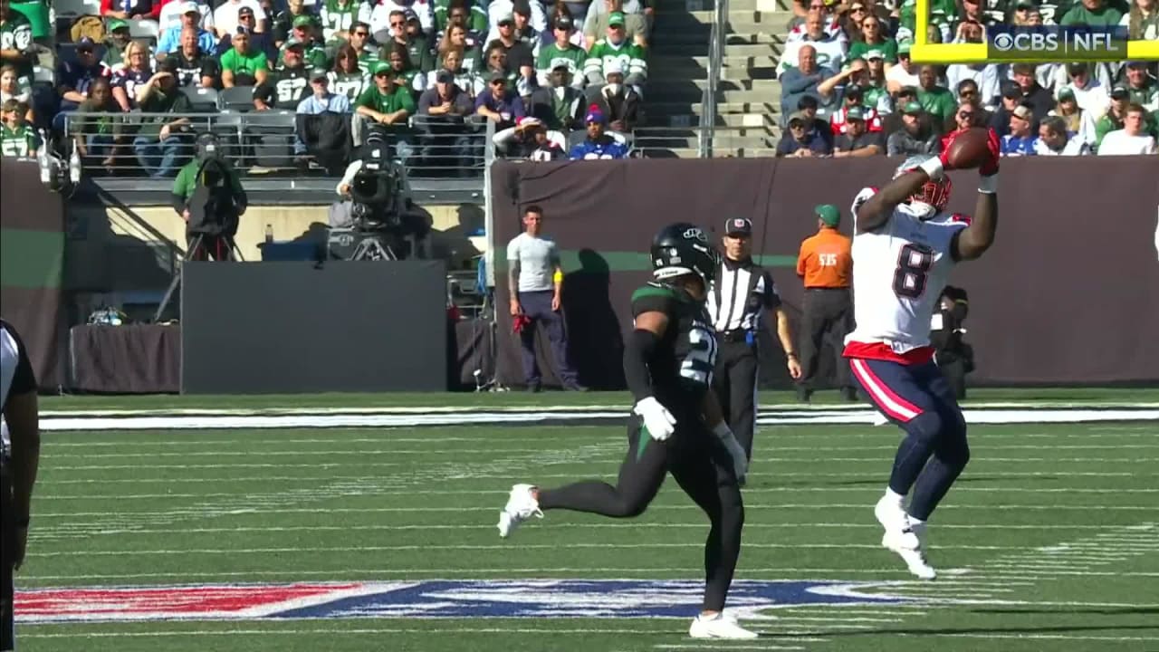 New England Patriots linebacker Ja'Whaun Bentley eyes down quarterback Zach  Wilson's pass for INT late in first half