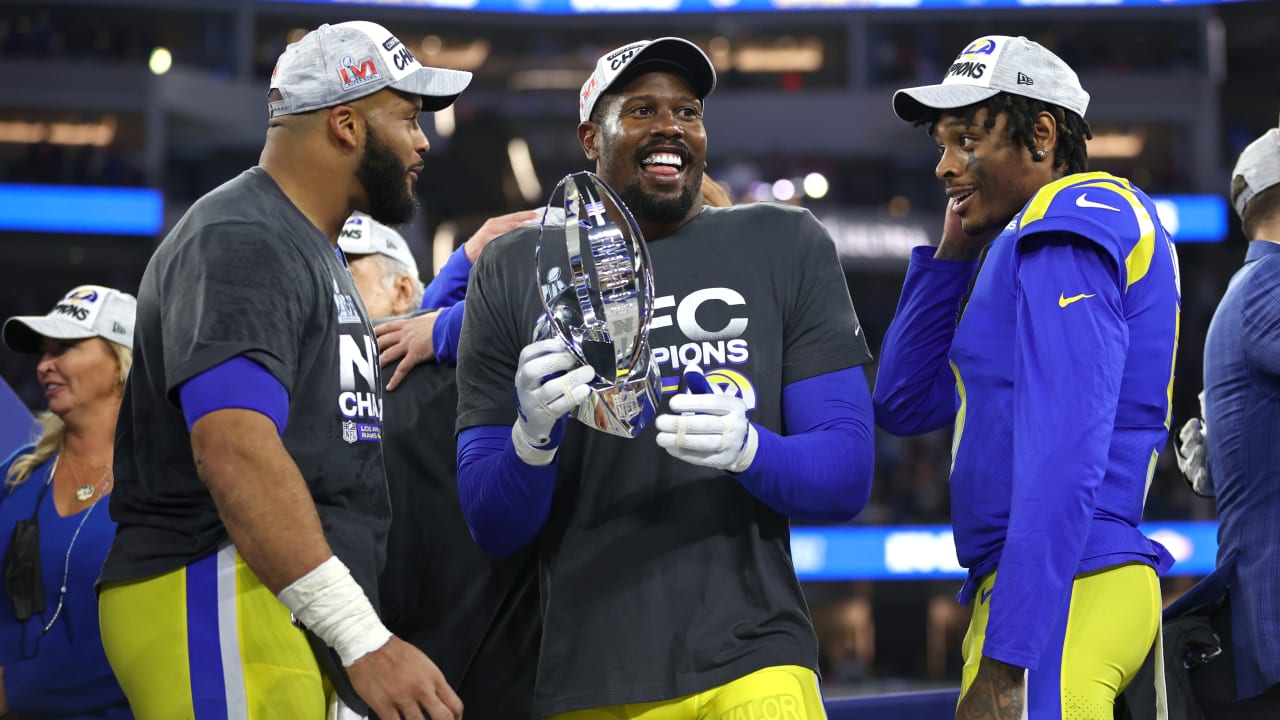 Los Angeles Rams presented with George Halas trophy after winning NFC  Championship