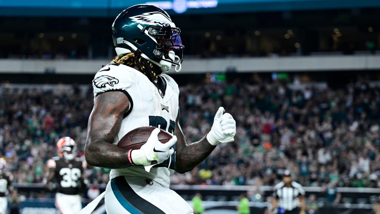 Can't-Miss Play: Philadelphia Eagles running back Trey Sermon hits cutback  lane with FURY for 33-yard touchdown