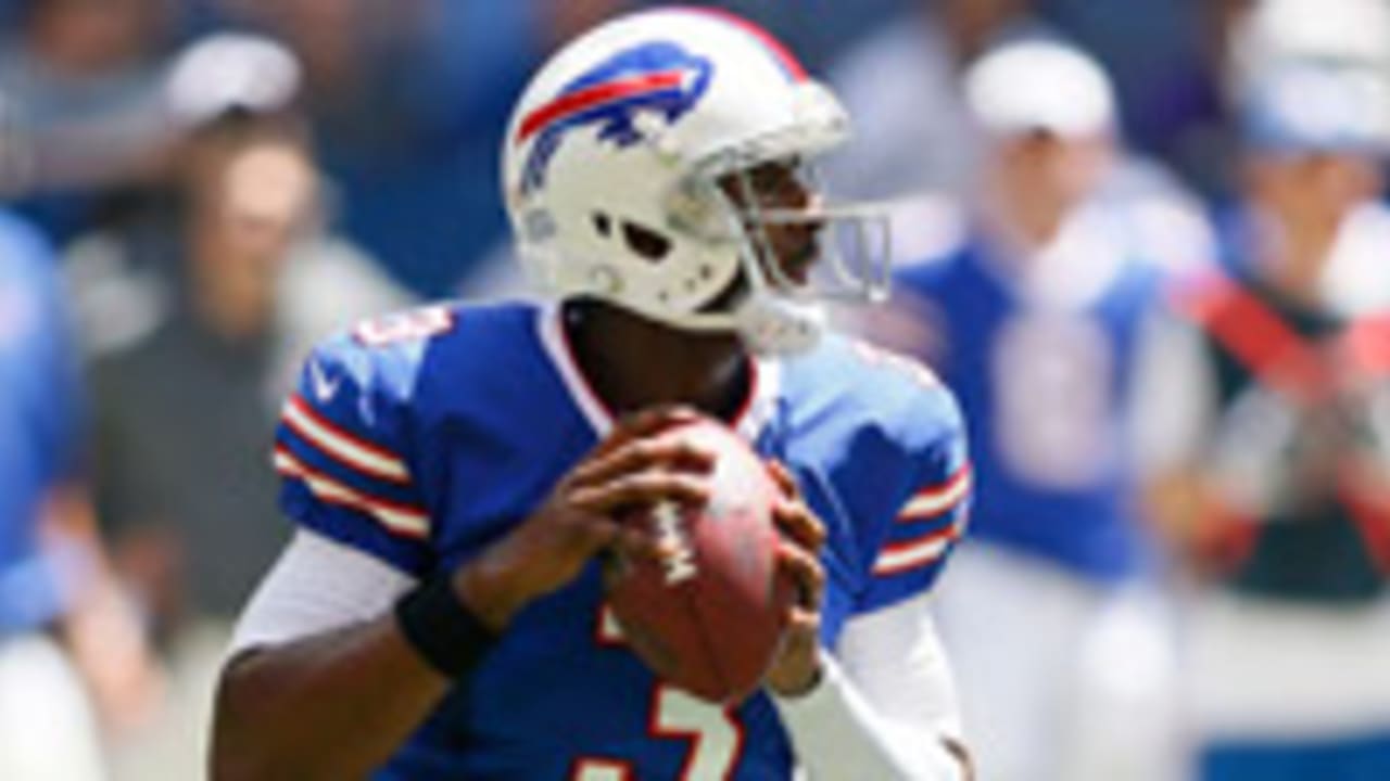 Buffalo Bills quarterback EJ Manuel (3) warms up before the game against  the Indianapolis Colts on Sunday, August 11, 2013, in Indianapolis,  Indiana. (Photo by Sam Riche/MCT/Sipa USA Stock Photo - Alamy