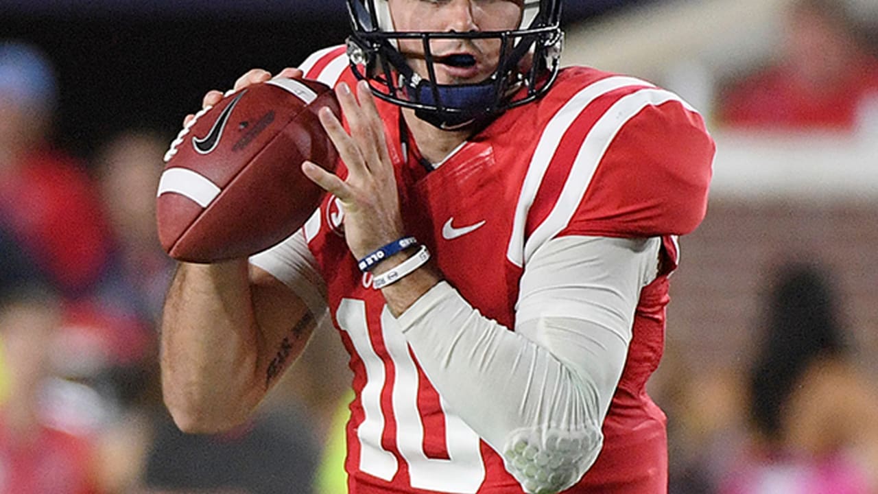 chad-kelly-161106-sl.jpg