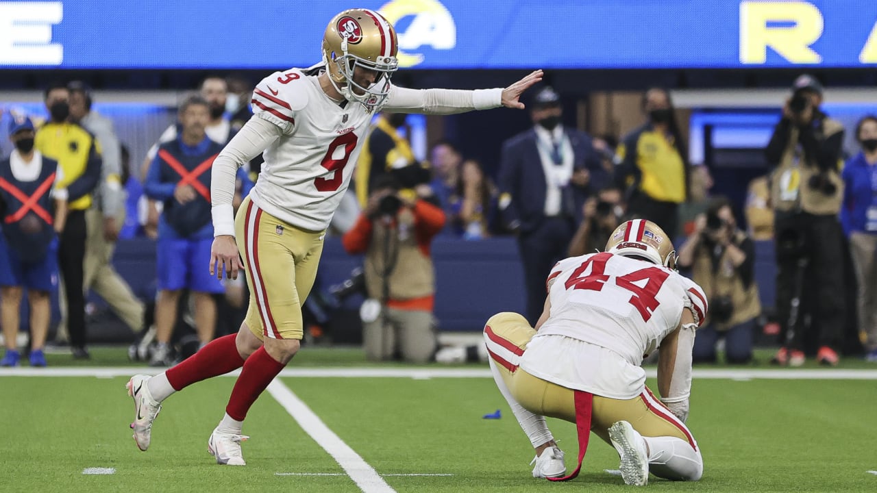 Santa Clara, California, USA. 2nd Jan, 2022. San Francisco 49ers kicker  Robbie Gould (9) kicks field goal for only 49ers score in first half on  Sunday, January 02, 2022, at Levis Stadium