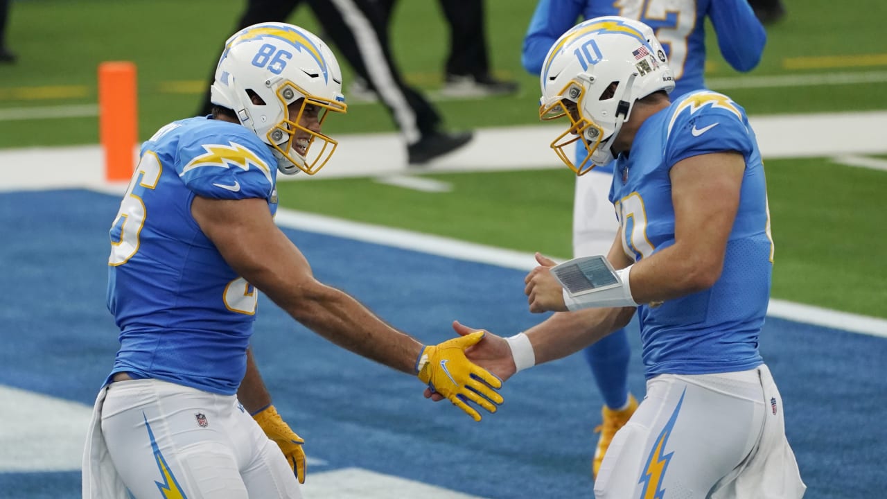 Los Angeles Chargers' Keenan Allen (13) makes a touchdown reception against Cincinnati  Bengals' …