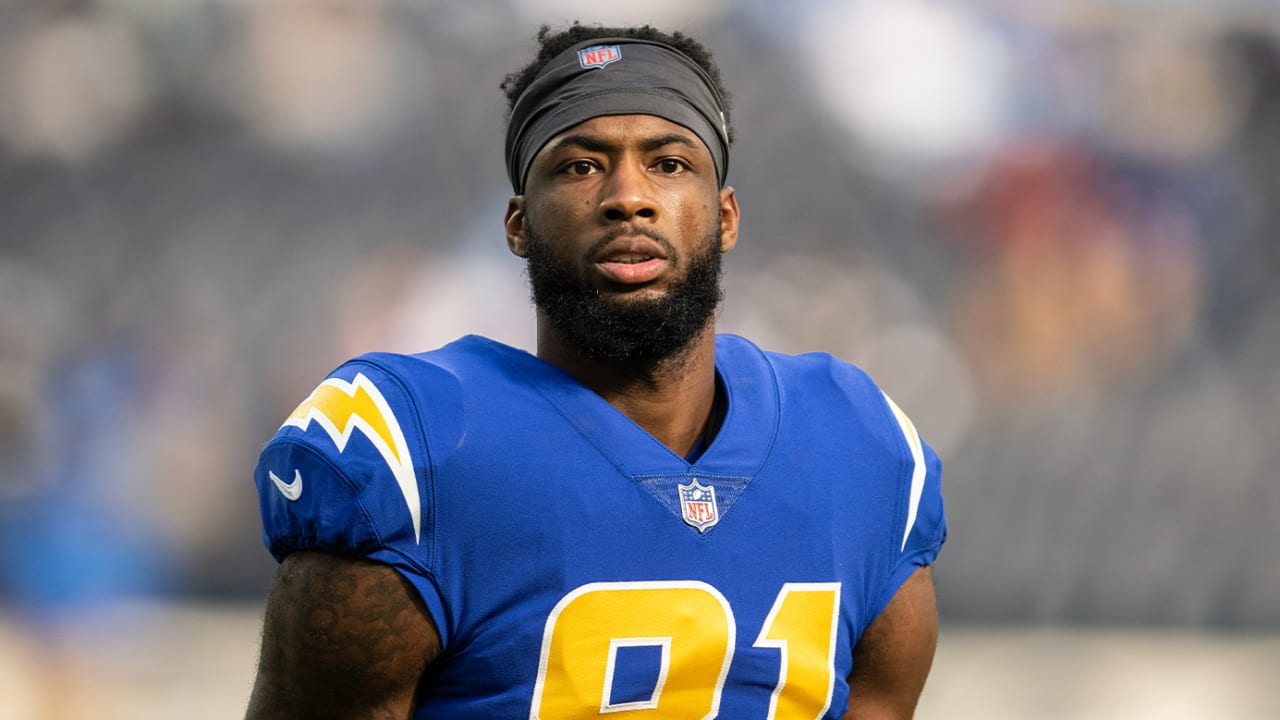 Chargers WR Mike Williams downgraded to out vs. Jaguars, could miss a few weeks with back fracture thumbnail