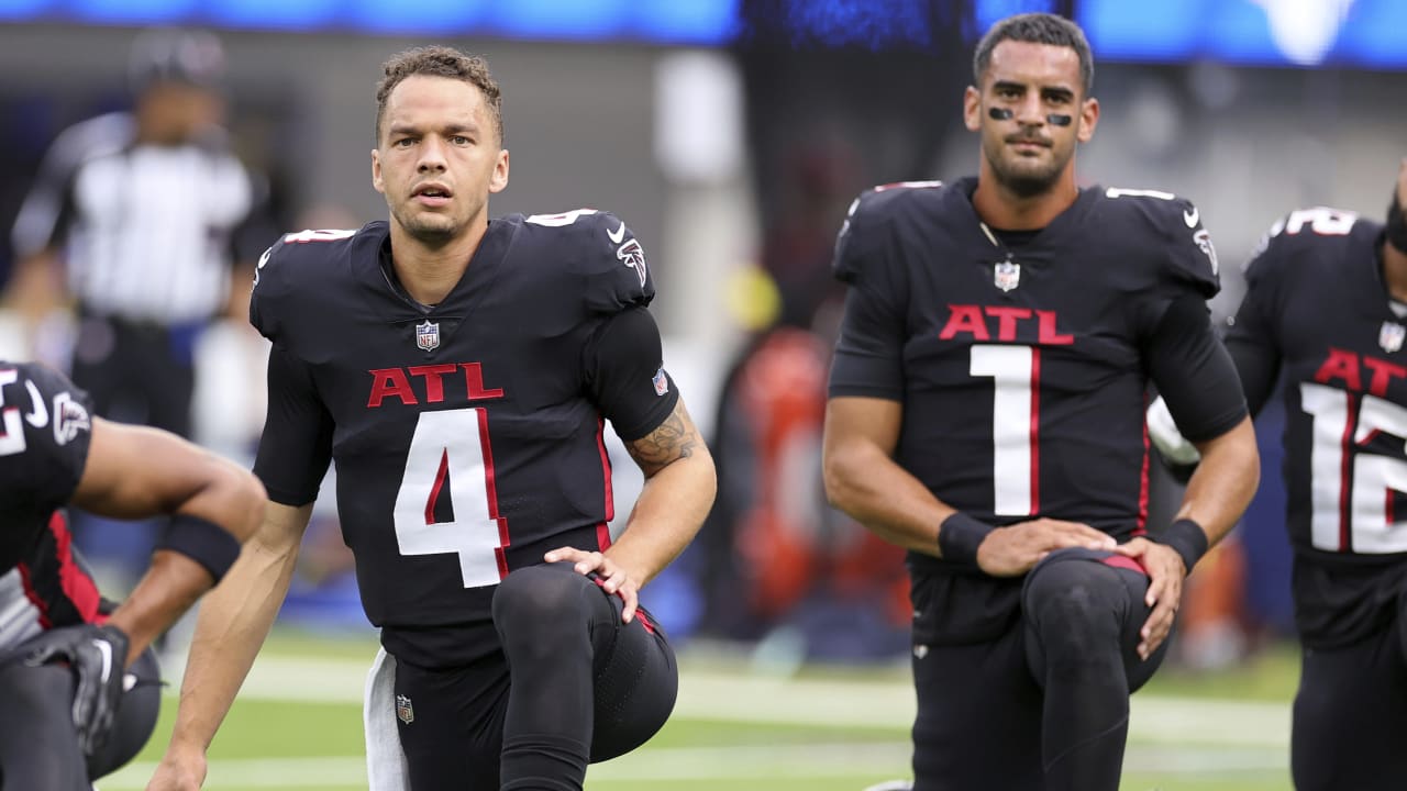 Falcons to stick with Marcus Mariota at quarterback while still in