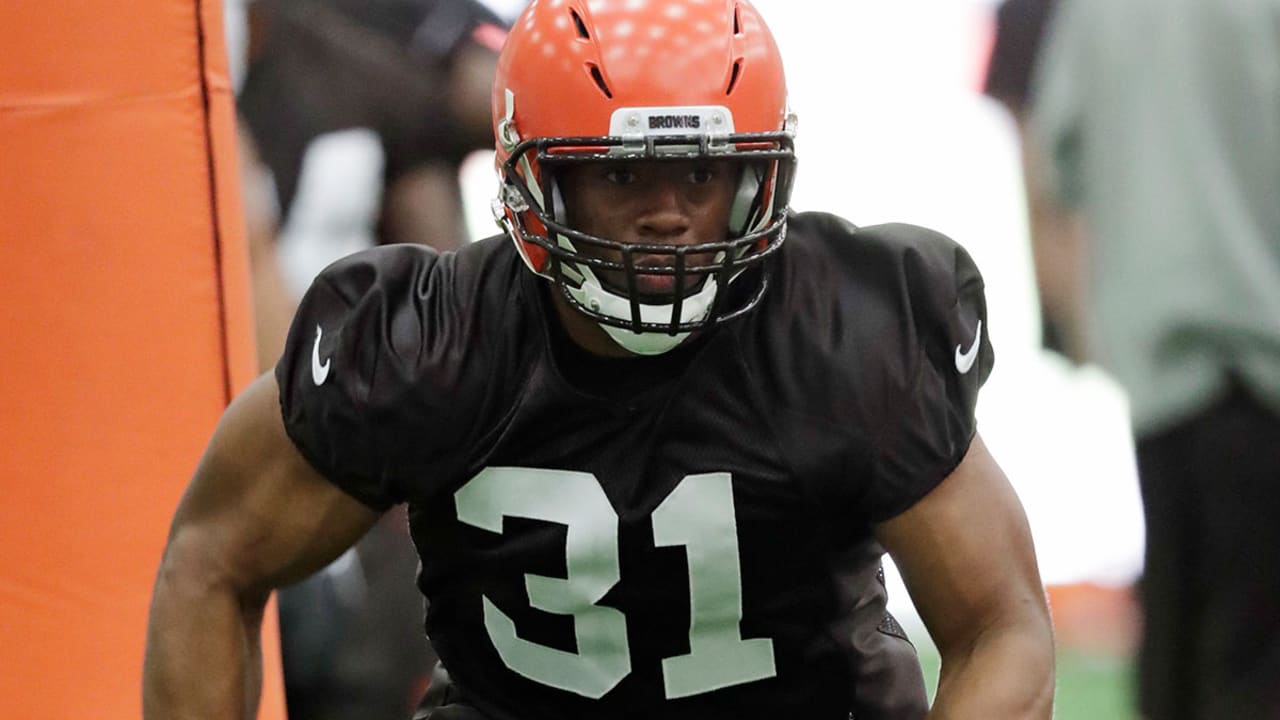 Browns star Nick Chubb suffers gruesome leg injury, broadcast avoids replay