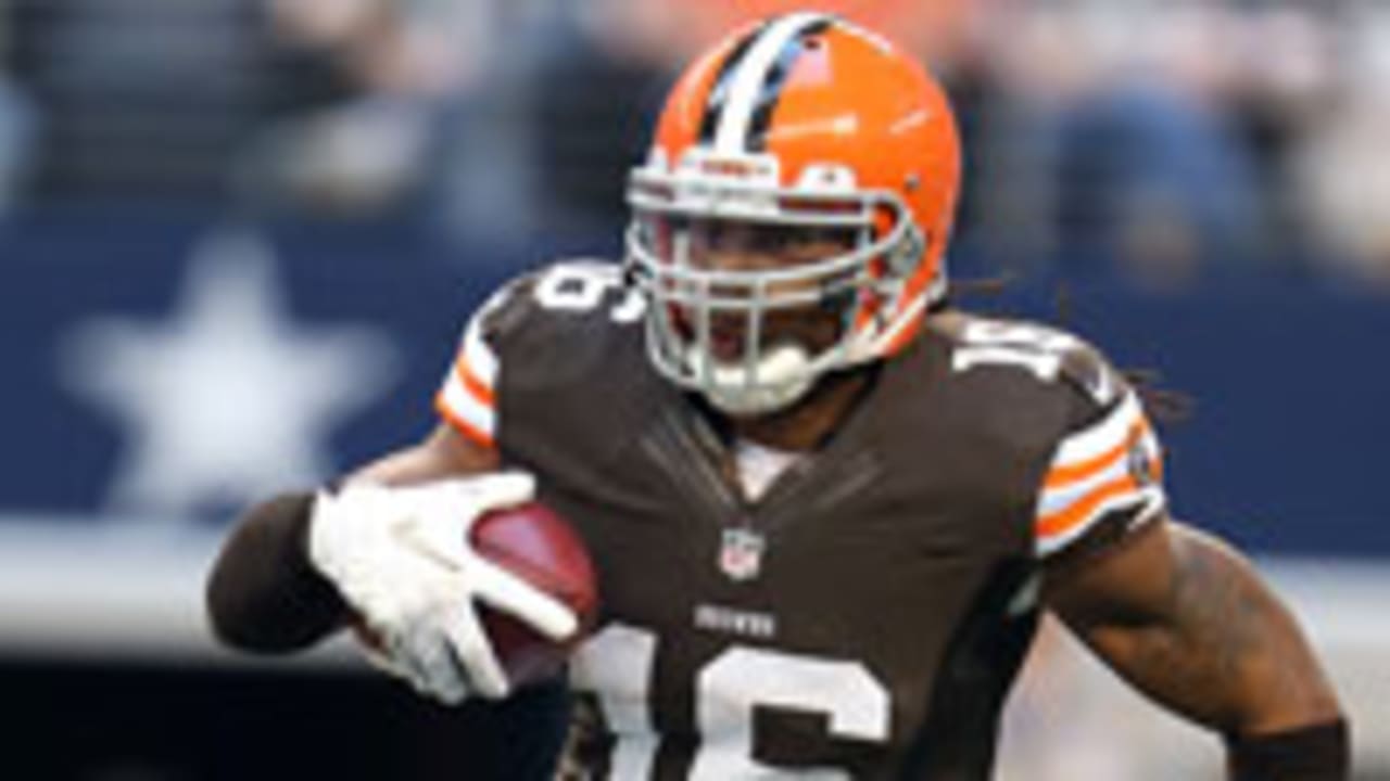 Josh Cribbs says his agent is meeting with NFL teams