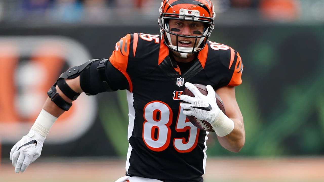 tyler-eifert-160826-SPOT.jpg