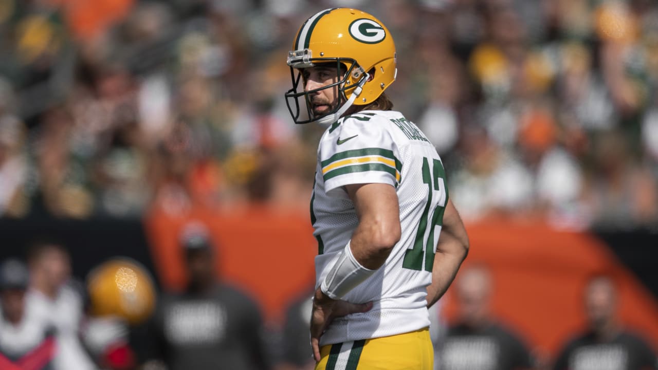 Aaron Rodgers takes 'responsibility' for vaccine comments