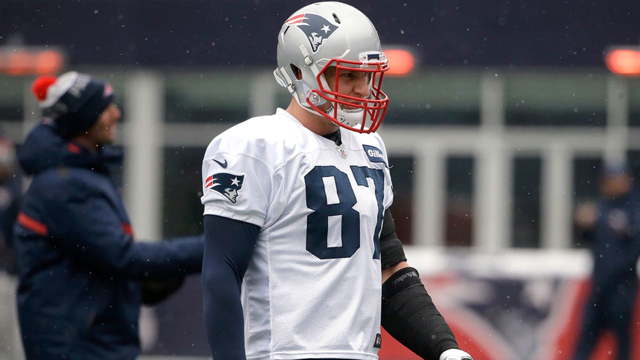 gronk-180127-sl.jpg