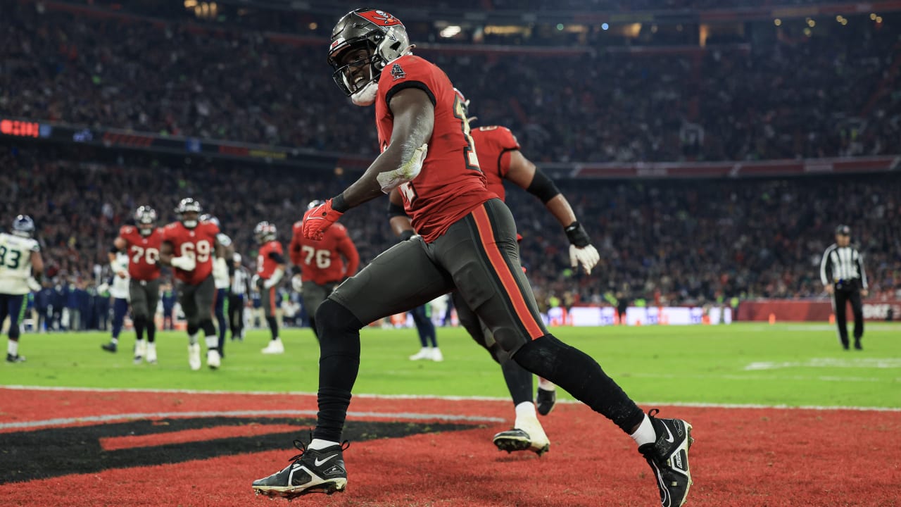 Tampa, Florida, USA. 17th Nov, 2019. Tampa Bay Buccaneers wide receiver  Chris Godwin (12) catches the ball for a touchdown during the NFL game  between the New Orleans Saints and the Tampa