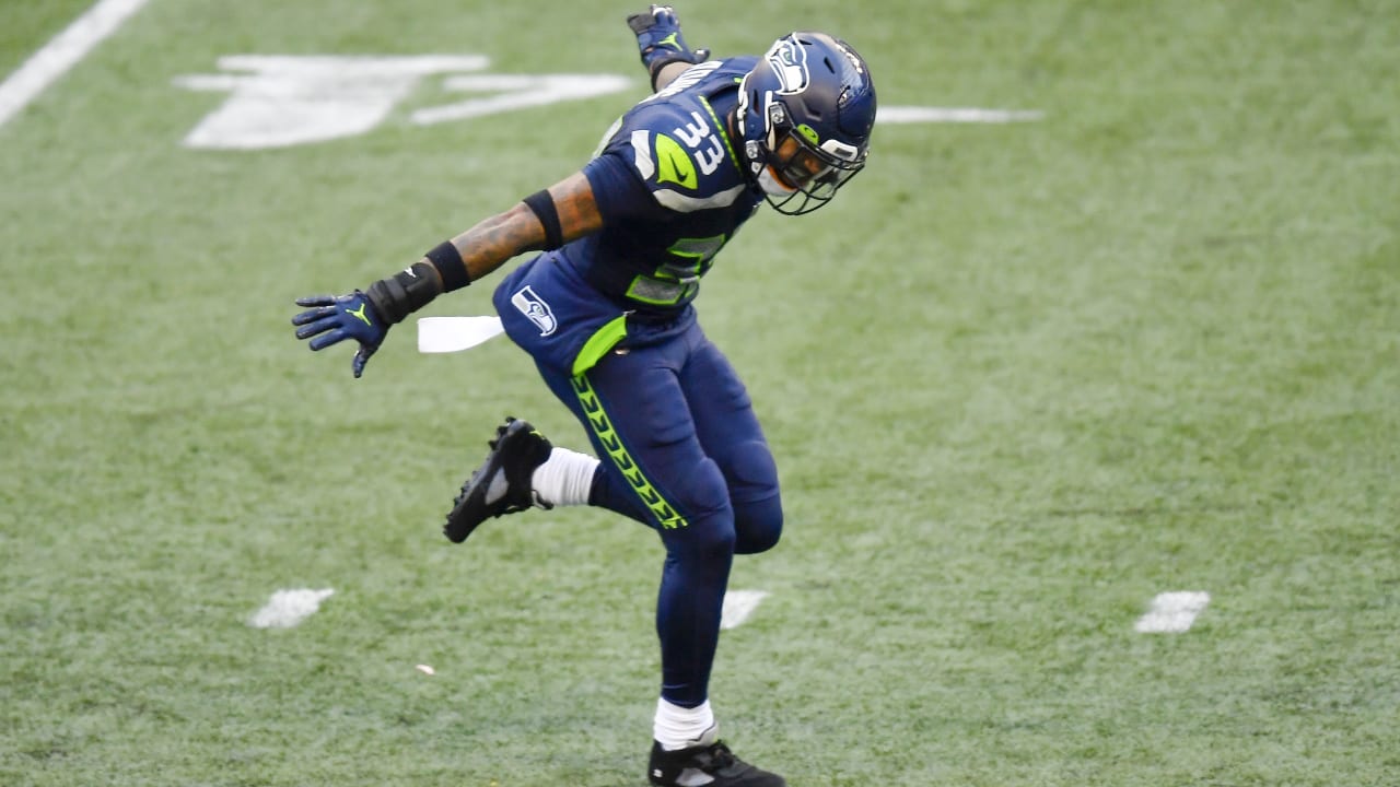 Seahawks' Jamal Adams yells at NFL official after leaving game with injury