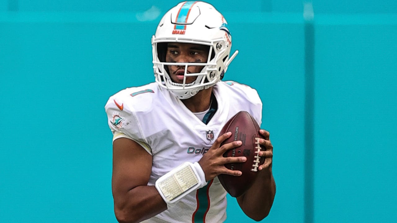 Dolphins coach Flores 'happy' with QB Tua Tagovailoa, won't discuss Watson  rumors 