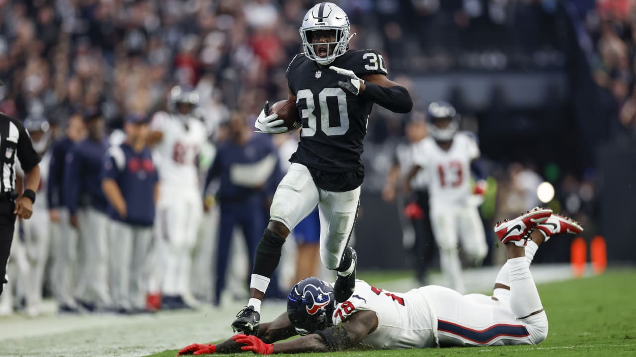 Las Vegas Raiders safety Duron Harmon (30) runs during an NFL